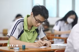 Thí sinh dự thi Tốt nghiệp trung học phổ thông. (Ảnh: TTXVN).