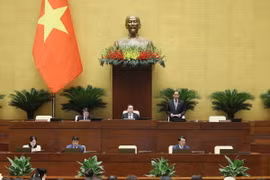 Phó Chủ tịch Quốc hội Trần Quang Phương điều hành phiên họp. (Ảnh: An Đăng/TTXVN)