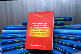 Cuốn sách 'Đổi mới phương thức lãnh đạo của Đảng đối với Công an Nhân dân đáp ứng yêu cầu xây dựng lực lượng Công an Nhân dân thật sự trong sạch, vững mạnh, chính quy, tinh nhuệ, hiện đại.' (Nguồn: Bộ Công an)