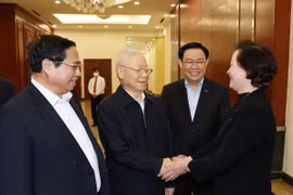 Tổng Bí thư Nguyễn Phú Trọng với các lãnh đạo Đảng, Nhà nước và thành viên Tiểu ban Nhân dự tham dự phiên họp của Tiểu ban Nhân sự Đại hội XIV của Đảng. (Ảnh: Trí Dũng/TTXVN)
