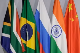 Quốc kỳ các nước thành viên BRICS. (Ảnh: AFP/TTXVN)