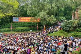 Trảy hội Đền Hùng. (Ảnh:TTXVN)