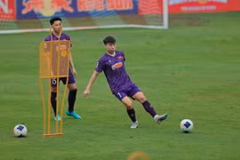 Các cầu thủ U23 Việt Nam tích cực tập luyện. (Ảnh: Minh Quyết/TTXVN)