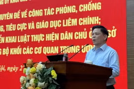 Ủy viên Trung ương Đảng, Bí thư Đảng ủy Khối các cơ quan Trung ương Nguyễn Văn Thể phát biểu tại Hội nghị. (Ảnh: Diệp Trương/TTXVN)