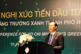Ông Phan Văn Mãi, Chủ tịch UBND Thành phố Hồ Chí Minh phát biểu khai mạc Hội nghị. (Ảnh: Đinh Hằng/TTXVN)