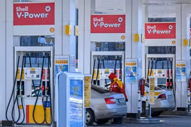 Một trạm xăng tại thị trấn Klimovsk, ngoại ô Moskva, Nga. (Ảnh: AFP/TTXVN)