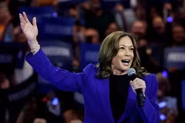 Phó Tổng thống Mỹ Kamala Harris phát biểu tại Đại hội toàn quốc của đảng Dân chủ ở thành phố Chicago, bang Illinois ngày 20/8. (Ảnh: Reuters/TTXVN)
