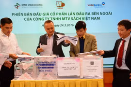 Phiên IPO của Công ty Sách Việt Nam có số lượng đăng ký mua gần gấp đôi số cổ phần chào bán, ngày 24/3/2016. (Ảnh: HNX)