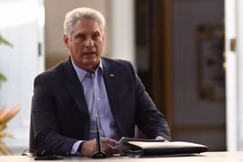 Chủ tịch Cuba Miguel Diaz-Canel Bermudez phát biểu tại một diễn đàn ở Caracas. (Ảnh: AFP/TTXVN)
