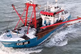 Tàu Cornelis Gert Jan, thuộc sở hữu của MacDuff Shellfish của Scotland, đã bị bắt giữ khi đánh cá ở vùng biển của Pháp. (Nguồn: BBC)