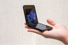 Mẫu điện thoại Galaxy Z Flip3. (Nguồn: tomsguide.com)