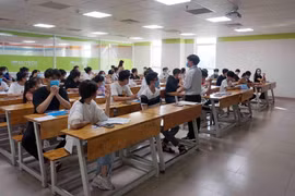 Thí sinh tham gia kỳ thi đánh giá năng lực đợt 1 ngày 28/3. (Ảnh: Thu Hoài/TTXVN)