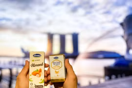 Các dòng sản phẩm mới như sữa tươi, sữa hạt được Vinamilk tích cực đẩy mạnh tại các thị trường mới như Singapore, Hàn Quốc. (Nguồn: Vinamilk)