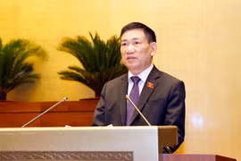 Bộ trưởng Bộ Tài chính nhiệm kỳ 2016-2021 Hồ Đức Phớc, thừa ủy quyền của Thủ tướng Chính phủ, trình bày Tờ trình đề nghị Quốc hội phê chuẩn quyết toán ngân sách nhà nước năm 2019. (Ảnh: Doãn Tấn/TTXVN)
