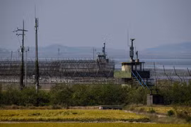 Một chốt canh gác của Hàn Quốc ở Khu phi quân sự (DMZ), giáp giới với Triều Tiên. (Ảnh: AFP/TTXVN)