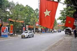 Đường phố huyện miền núi Thanh Sơn, Phú Thọ, được trang hoàng lộng lẫy chào mừng ngày bầu cử đại biểu Quốc hội khoá XV và HĐND các cấp nhiệm kỳ 2021-2026. (Ảnh: Trung Kiên/TTXVN)