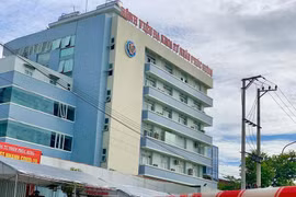 Phong tỏa Bệnh viện Đa khoa tư nhân Phúc Hưng sau khi phát hiện ca mắc COVID-19 là một nhân viên y tế trong bệnh viện. (Nguồn: tienphong.vn)