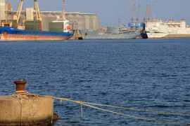 Tàu cập cảng Port Sudan. (Nguồn: AFP)
