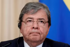 Bộ trưởng Quốc phòng Carlos Holmes Trujillo đã qua đời do mắc COVID-19. (Nguồn: BBC)
