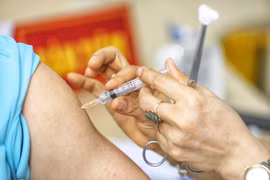 Tiêm vaccine phòng COVID-19. (Ảnh: Minh Quyết/TTXVN)