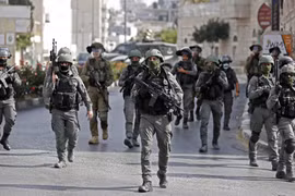 Lực lượng an ninh Israel được triển khai trong cuộc xung đột với người biểu tình Palestine tại thành phố Bethlehem, Khu Bờ Tây ngày 10/9/2021. (Ảnh: AFP/TTXVN)