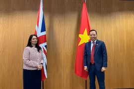 Bộ trưởng Nội vụ Anh Priti Patel tiếp Đại sứ Nguyễn Hoàng Long tại trụ sở Bộ Nội vụ Anh ở London. (Ảnh: TTXVN phát)