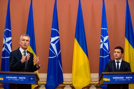 Tổng thống Ukraine Volodymyr Zelenskiy và Tổng Thư ký NATO Jens Stoltenberg tại Kiev ngày 31/10/2019. (Nguồn: golos.com.ua)