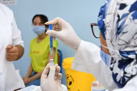 Tiêm vaccine ngừa COVID-19 tại Rabat, Maroc, ngày 2/9/2021. (Ảnh: THX/TTXVN)