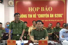 Đại tá Nguyễn Ngọc Quang, Phó giám đốc Công an tỉnh Đồng Nai thông tin về chuyên án 920G. (Ảnh: Nguyễn Văn Việt/TTXVN)