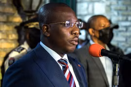 Thủ tướng lâm thời Haiti Claude Joseph trong cuộc họp báo ở Port-au Prince ngày 11/7/2021. (Ảnh: AFP/TTXVN)