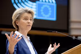 Chủ tịch Ủy ban châu Âu (EC) Ursula von der Leyen phát biểu tại Brussels, Bỉ, ngày 20/1/2021. (Ảnh: THX/TTXVN)