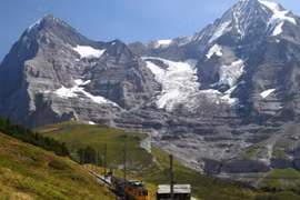 Các sông băng Eiger, Guggi và Giesen được chụp gần Jungfrau trong dãy Alps ở Wengen, Thụy Sĩ. (Nguồn: Reuters)