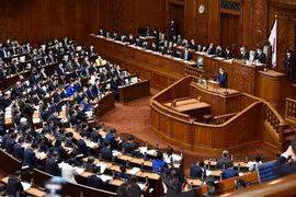Toàn cảnh phiên họp Quốc hội Nhật Bản ở Tokyo ngày 26/10/2020. (Ảnh: AFP/TTXVN)