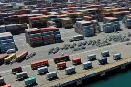 Các container hàng hóa ở cảng Los Angeles của Mỹ. (Nguồn: Reuters)