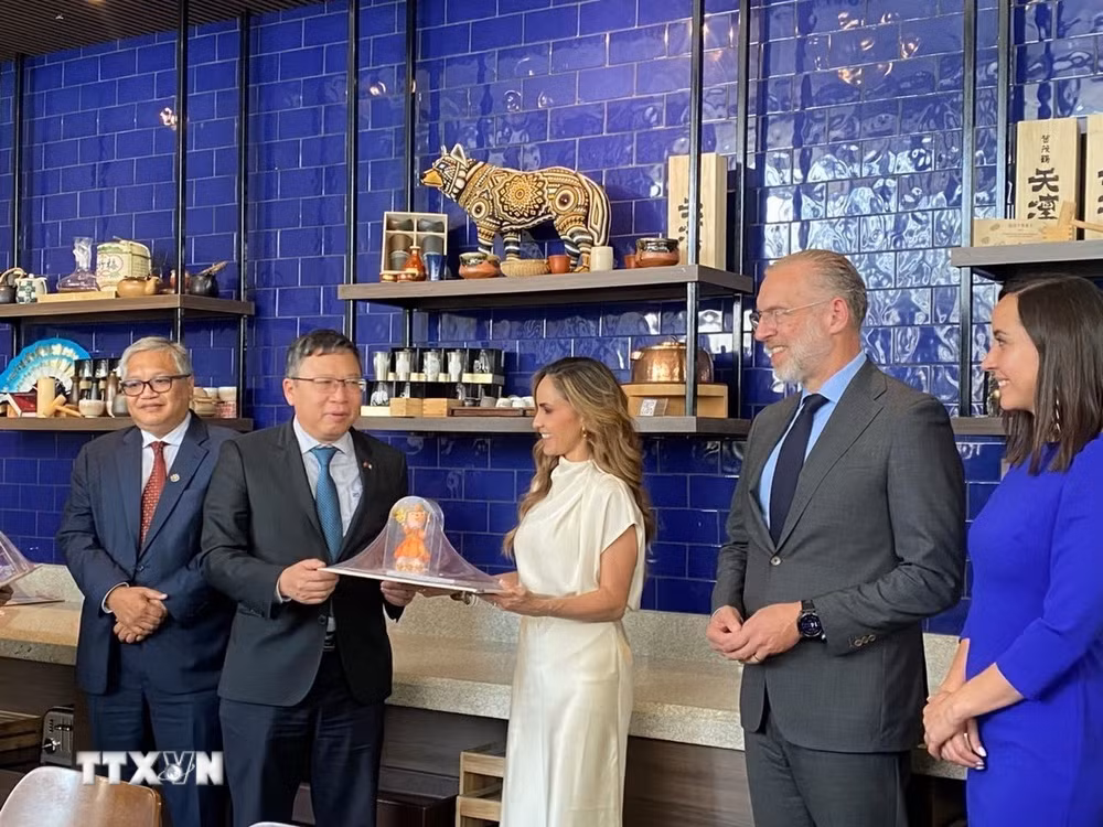 ttxvn-asean-day-manh-ket-noi-voi-bang-queretaro-cua-mexico2.jpg