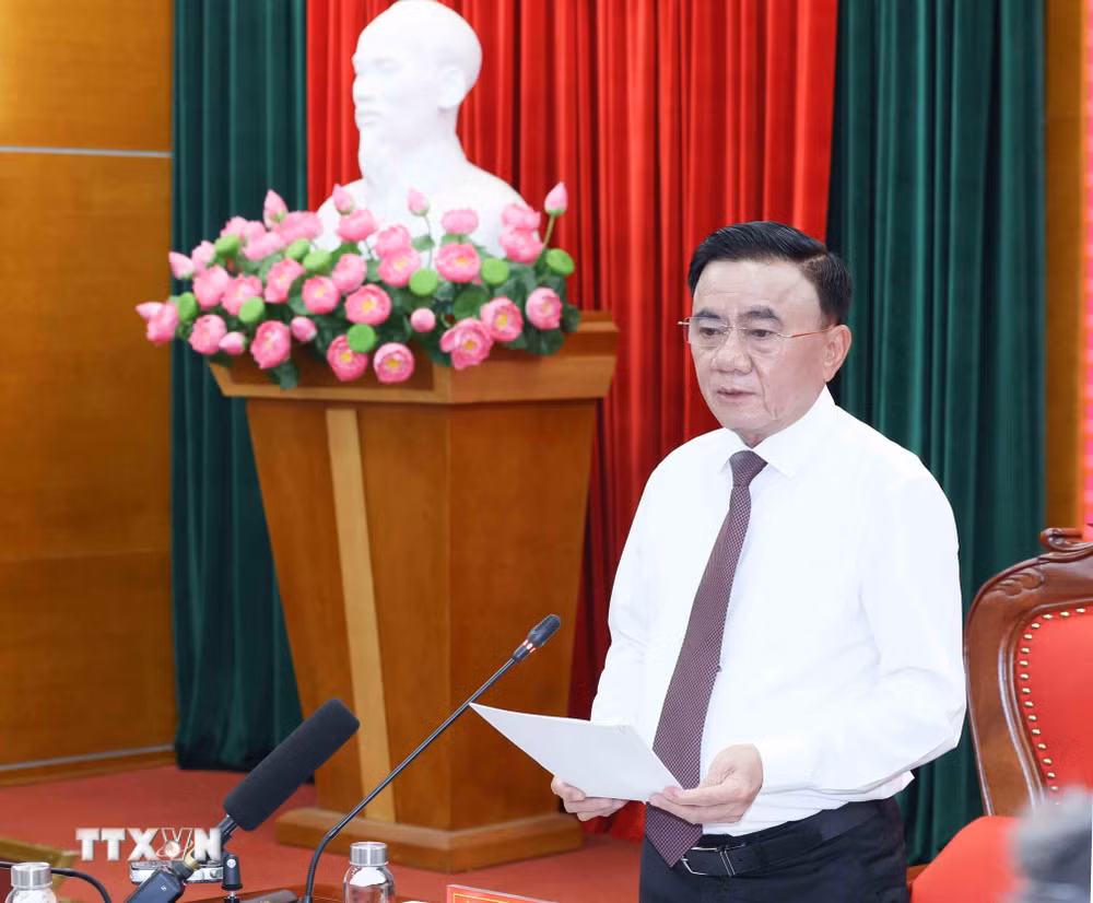 ttxvn-thuong-truc-ban-bi-thu-tran-cam-tu-chu-tri-lam-viec-voi-ban-thuong-vu-dang-uy-hoc-vien-chinh-tri-quoc-gia-ho-chi-minh.jpg