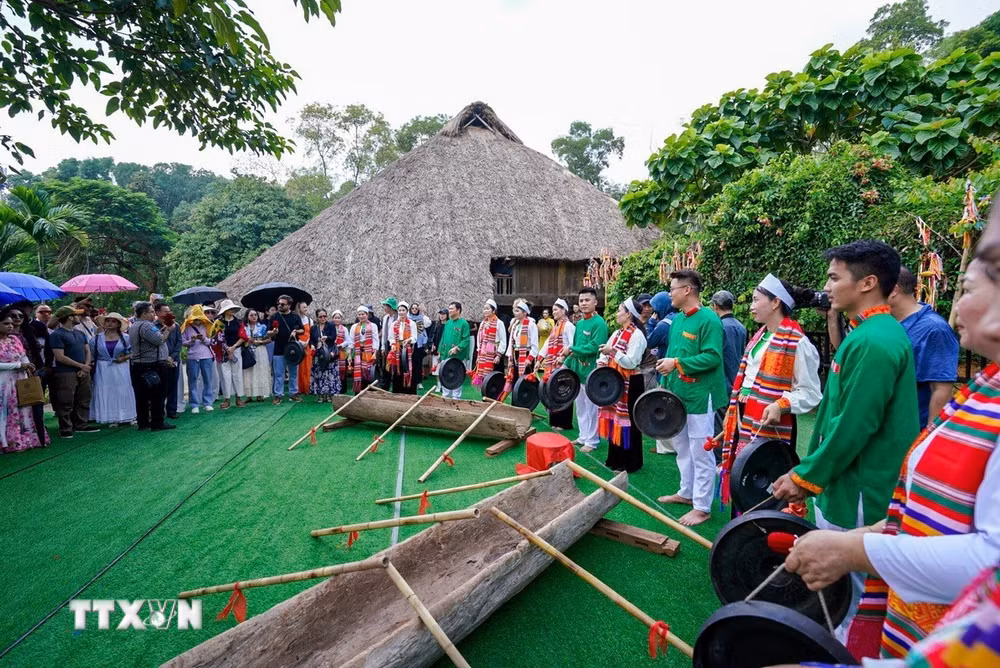ttxvn_quang-ba-sac-mau-van-hoa-viet-nam-toi-ban-be-quoc-te-2.jpg