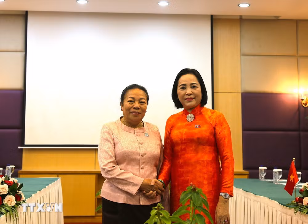 ttxvn-pho-chu-tich-quoc-hoi-nguyen-thi-thanh-gap-quyen-chu-tich-quoc-hoi-lao-sounthone-xayachack.jpg
