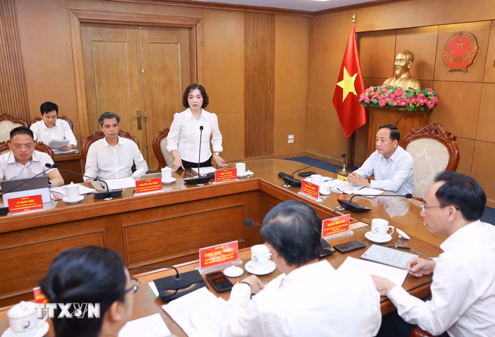 ttxvn_cong-bo-quyet-dinh-va-ke-hoach-giam-sat-cua-ban-bi-thu-doi-voi-dang-uy-bo-giao-duc-va-dao-tao4.jpg