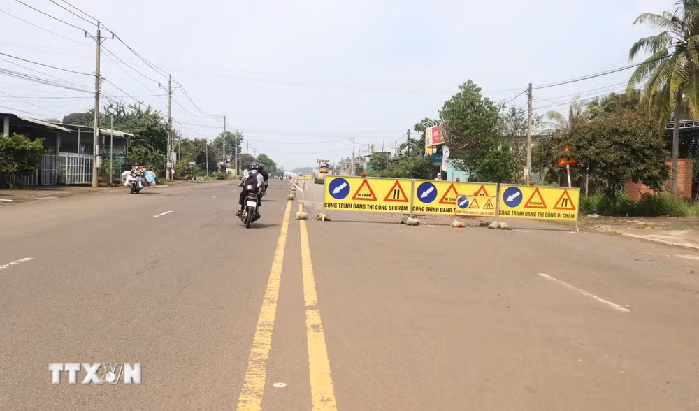 ttxvn-tuyen-duong-noi-quoc-lo-13-voi-cua-khau-quoc-gia-hoang-dieu-duoc-sua-chua3.jpg