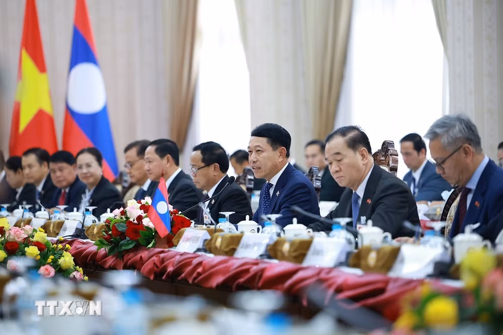 ttxvn_thu-tuong-le-minh-hung-hoi-dam-voi-thu-tuong-lao-saleumxay-kommasith-2.jpg