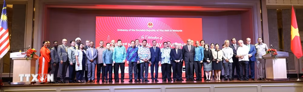 ttxvn-trang-trong-le-ky-niem-81-nam-quoc-khanh-viet-nam-tai-malaysia4.jpg