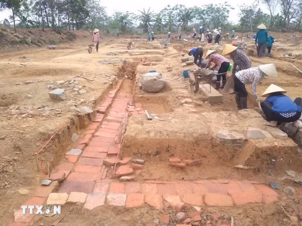 ttxvn-bao-ton-tu-bo-phuc-hoi-di-san-van-hoa-the-gioi-thanh-nha-ho.jpg