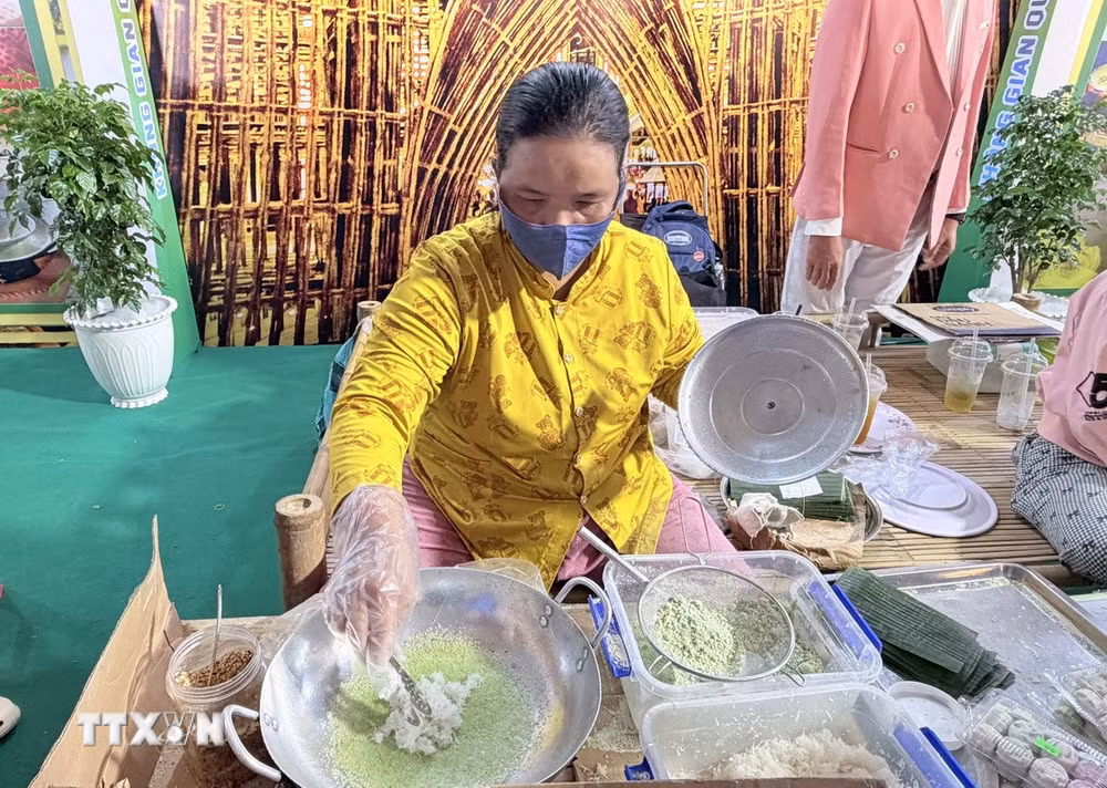 ttxvn-doc-dao-banh-ray-cua-dong-bao-dan-toc-khmer-an-giang-3.jpg