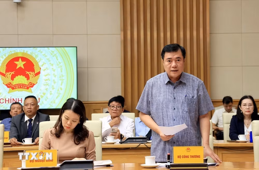 ttxvn-pho-thu-tuong-thuong-truc-lam-viec-voi-hiep-hoi-dien-tu-viet-nam-va-doanh-nghiep-xnk-lon-nganh-dien-tu-ban-dan3.jpg