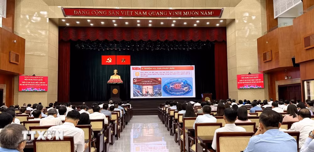 ttxvn-tp-ho-chi-minh-hoi-nghi-toan-quoc-nghien-cuu-hoc-tap-quan-triet-va-trien-khai-thuc-hien-mot-so-nghi-quyet-chi-thi-cua-bo-chinh-tri2.jpg