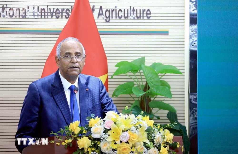 ttxvn-chu-tich-quoc-hoi-cote-divoire-tham-lam-viec-tai-hoc-vien-nong-nghiep-viet-nam3.jpg