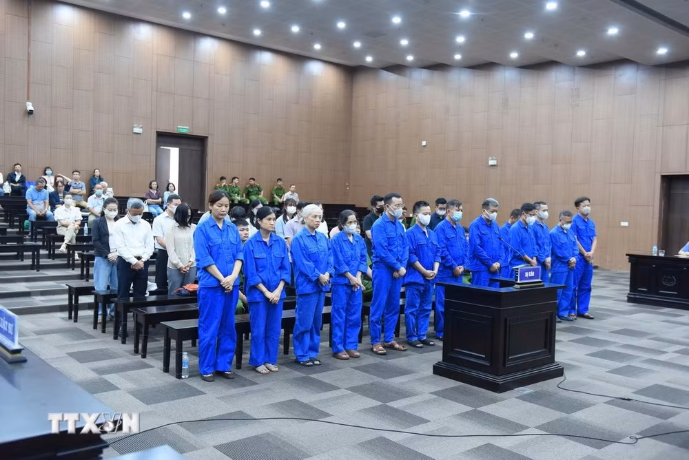 ttxvn-cuu-thu-truong-nguyen-ba-hoan-bi-phat-12-nam-tu2.jpg