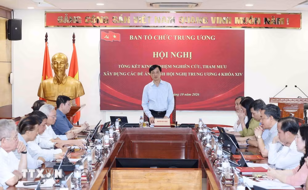 ttxvn-hoi-nghi-tong-ket-kinh-nghiem-nghien-cuu-tham-muu-xay-dung-cac-de-an-trinh-hoi-nghi-trung-uong-4-khoa-xiv-2.jpg