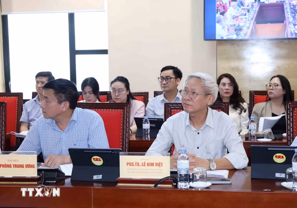 ttxvn-hoi-nghi-tong-ket-kinh-nghiem-nghien-cuu-tham-muu-xay-dung-cac-de-an-trinh-hoi-nghi-trung-uong-4-khoa-xiv-3.jpg